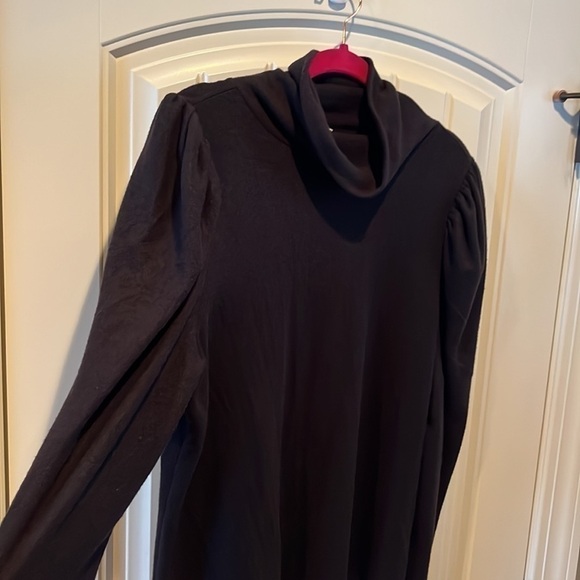𝅺soft black turtleneck with slight puff shoulder classic
Staple size XXL - Picture 3 of 11